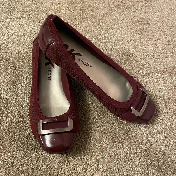 Women's AK Sport Burgundy Flats Size 8.5 M Like New Comfy - Picture 2 of 9